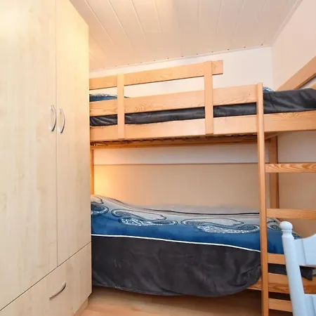 Ferienwohnung Fuer 4 Personen Ca 45 Qm In Ostseebad Sellin, Ostseekueste Deutschland Ostseekueste Mecklenburg-vorpommern